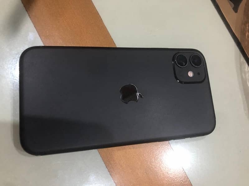 iPhone 11 ( non PTA in black colour ) 10/10 condition , battery 82% 2