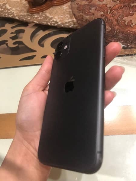 iPhone 11 ( non PTA in black colour ) 10/10 condition , battery 82% 7