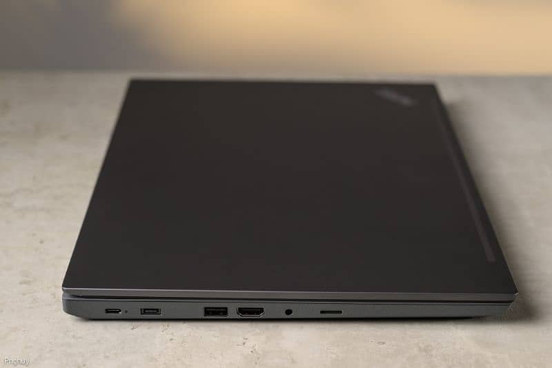 Lenovo Thinkpad P15s Gen2 I7 11th Gen (4GB Nvidia T500 GDDR6 ) 12