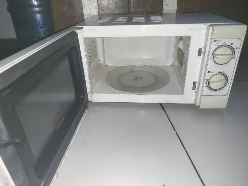 microwave Anex Company only 10 Days used just like new 5