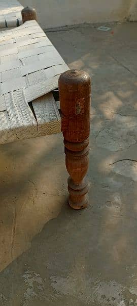 1 wooden chapai for sell 3
