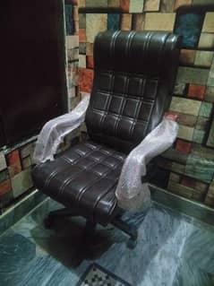 office Executive chairs and table for sale condition new 0