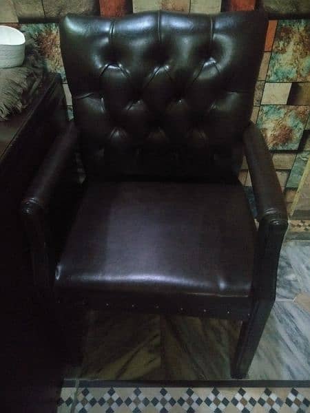 office Executive chairs and table for sale condition new 2