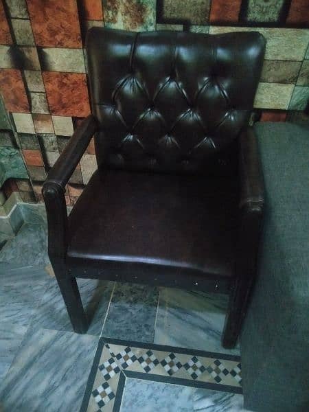 office Executive chairs and table for sale condition new 3