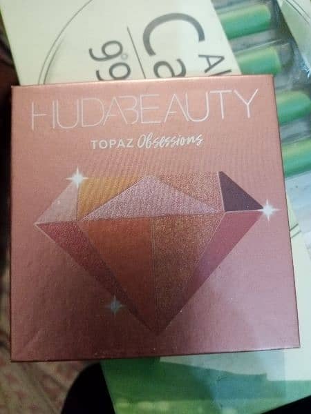 Huda Beauty Eyeshadow Palette for sale 3