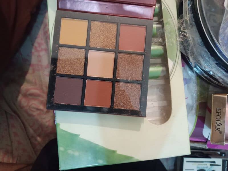 Huda Beauty Eyeshadow Palette for sale 4