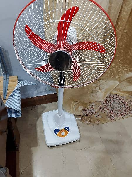 Rechargeable fan for sale in very good condition 1
