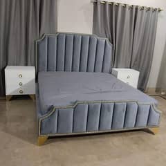 king size bed with 2 sidetables drassing Mirror