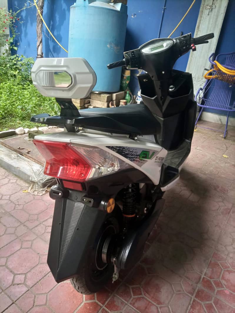Urgent sale ev electric scooter 9