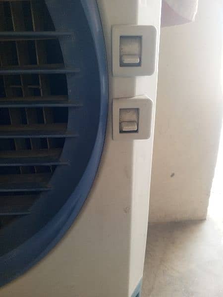 Air cooler for sale at very low price . serious users contact me. 3