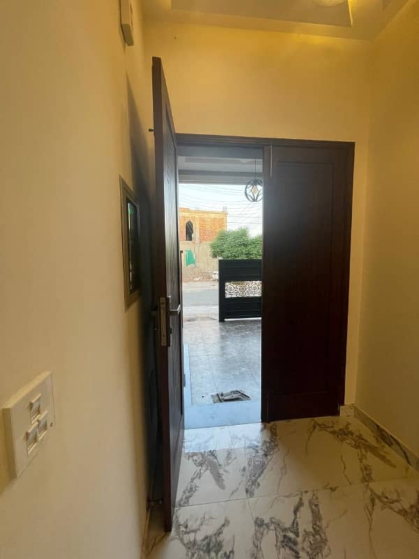10MARLA BRAND NEW HOUSE FOR SALE IN NASHEMAN IQBAL PHASE 2 12