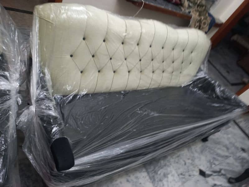 Sofa for sale, only 3 days used. 5