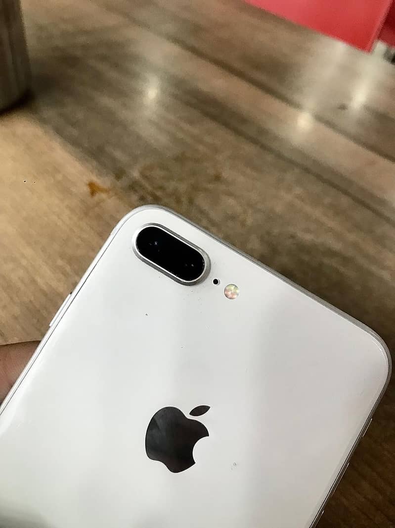 IPHONE 8 PLUS , 256 GB , LOOK LIKE A NEW 2