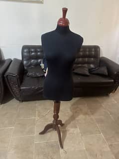 Female mannequin clothing display stand