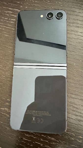 Samsung Galaxy Z Flip5 256gb Black Box Pack only 1 WEEK used 3
