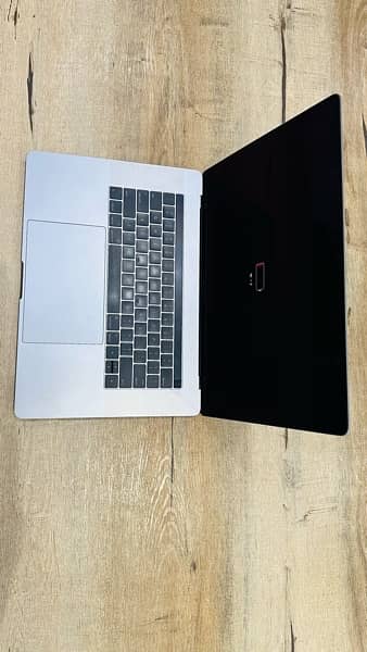 MacBook Pro 2016 15 inch l 2