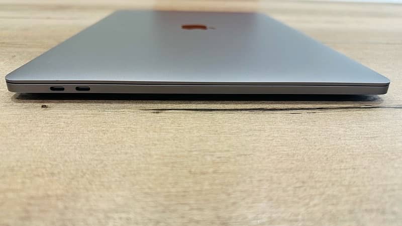 MacBook Pro 2016 15 inch l 5