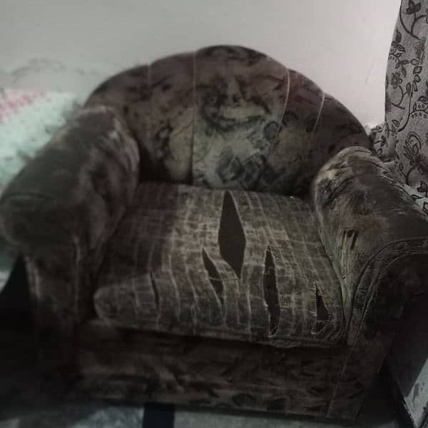 Sofa set for sale in good condition 2