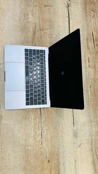 MacBook pro 13 inch 2016 2