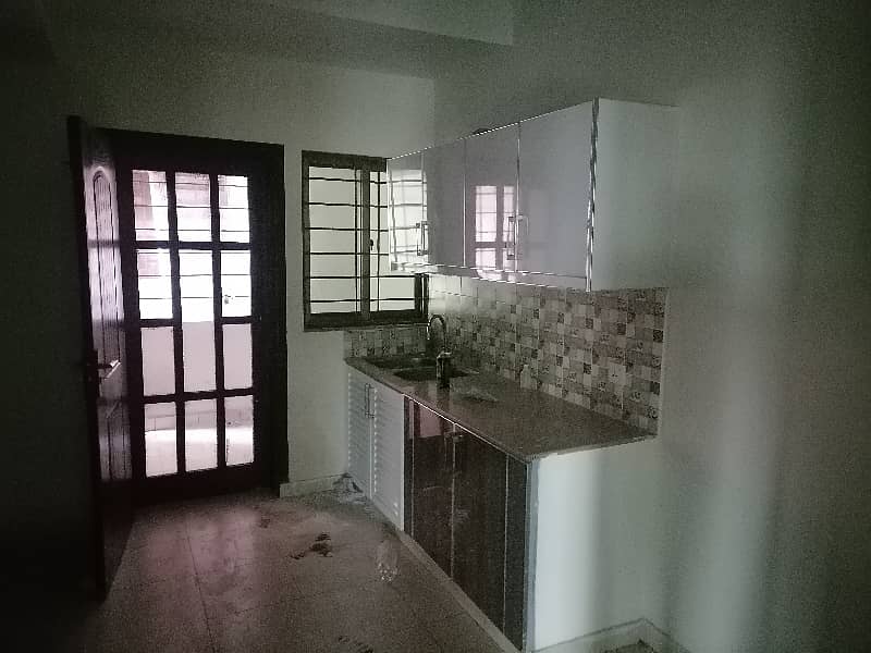 10 Marla Spacious Flat Is Available In Askari 10 For sale 5