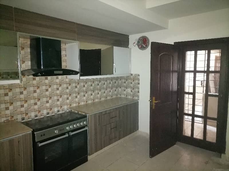 10 Marla Spacious Flat Is Available In Askari 10 For sale 6