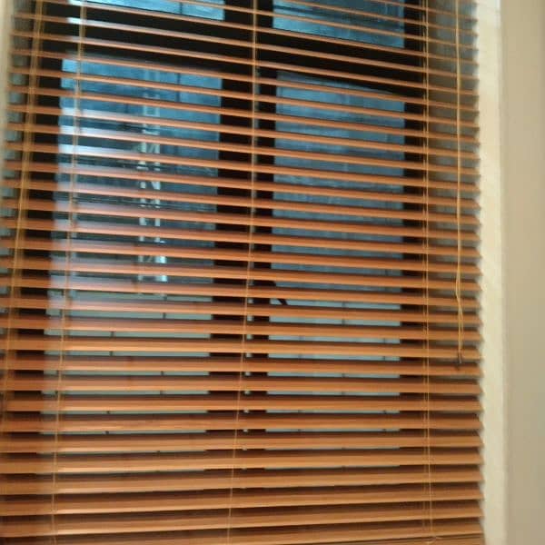 wallpaper . . . .  penal sheets . . . window blindsg 4
