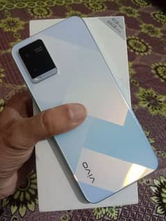 vivo y21. . . 4gb 64 memory box with charger