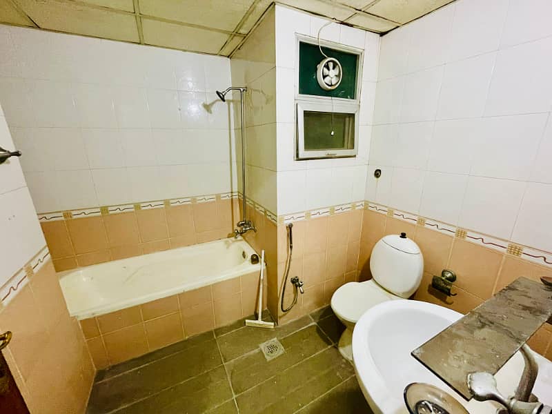 F-11 Markaz Luxury 1 Bedroom 1 Bathroom Tv Lounge Kitchen Car Parking Fully Furnished Apartment For Sale 8