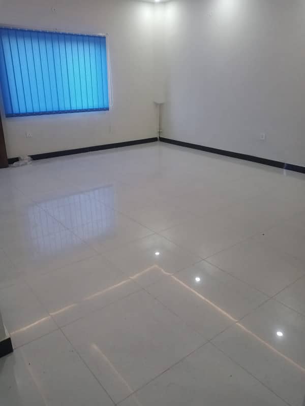 I 8/2 Newly Renovated 2 Bed Flat With Roof 150k Final 3
