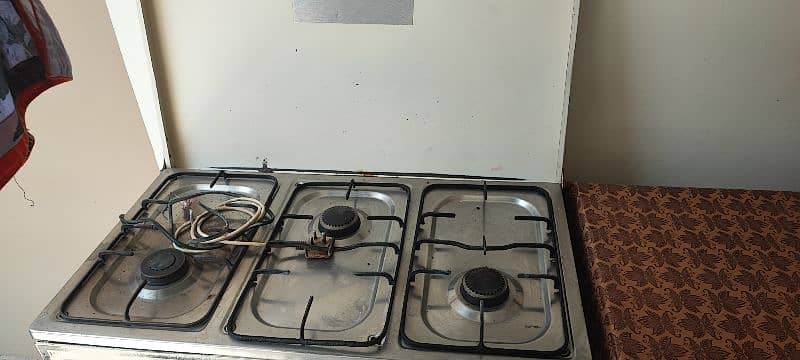 used cooking range in good condition 1