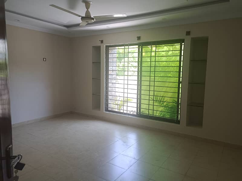 I 8/3 Near To Kachnar Park Separate Gate Ground Portion 3 Bed 9