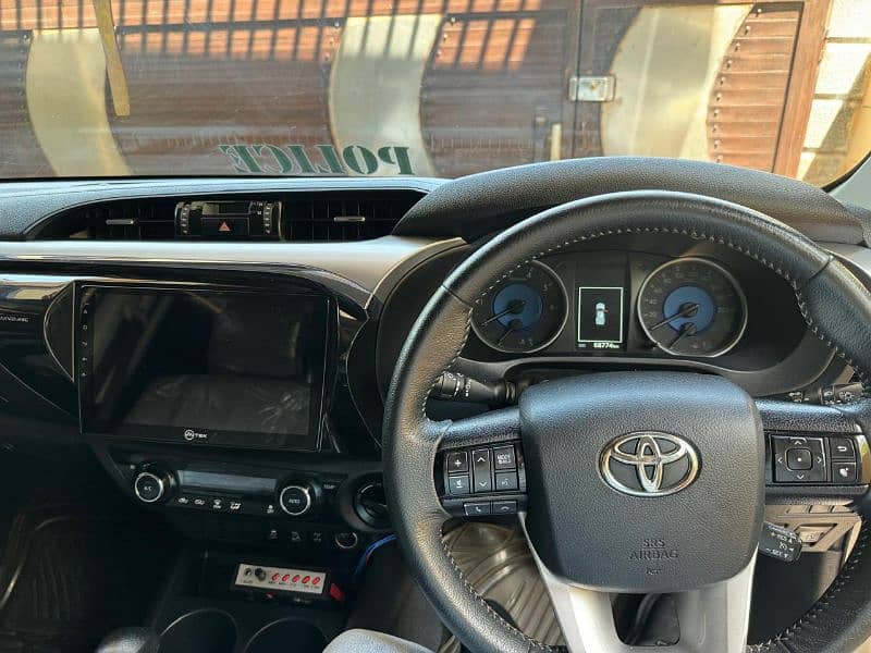Toyota Hilux 2020 3
