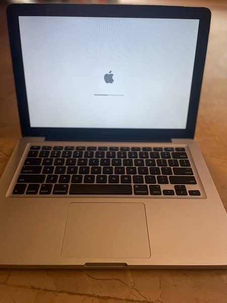 Macbook pro 2011 ( Apple Laptop ) 1
