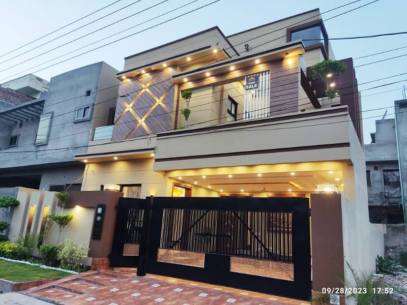 10 Marla Luxury House For SALE In OPF Society 1
