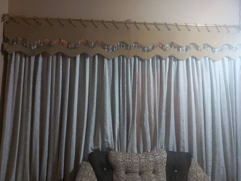 curtains with good fall and pelmet 0