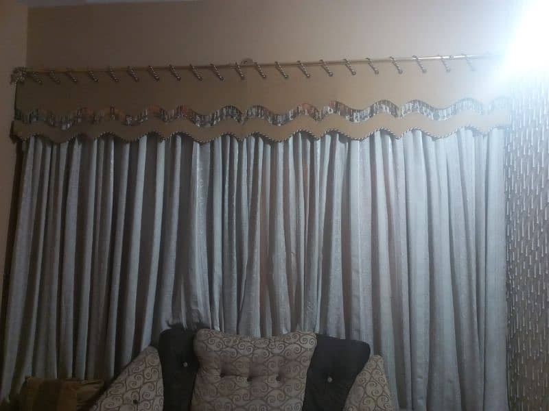 curtains with good fall and pelmet 1