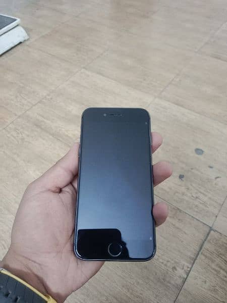 iPhone 8 64gb non PTA 3