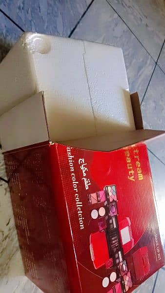 import makeup kit from Saudia 3