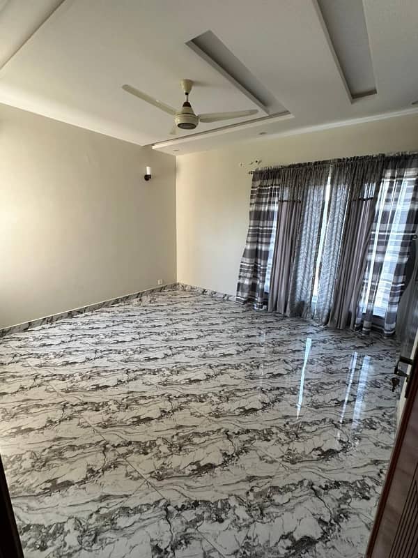 10 MARLA HOUSE AVAILABLE FOR RENT IN BAHRIA TOWN SECTOR C 5