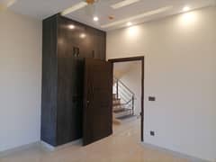 5 MARLA HOUSE AVAILABLE FOR RENT IN JINNAH BLOCK BAHRIA TOWN LAHORE
