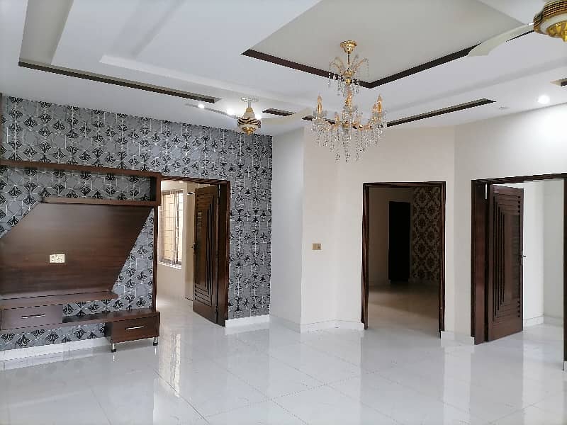 Premium 10 Marla House Is Available For rent In Lahore 6