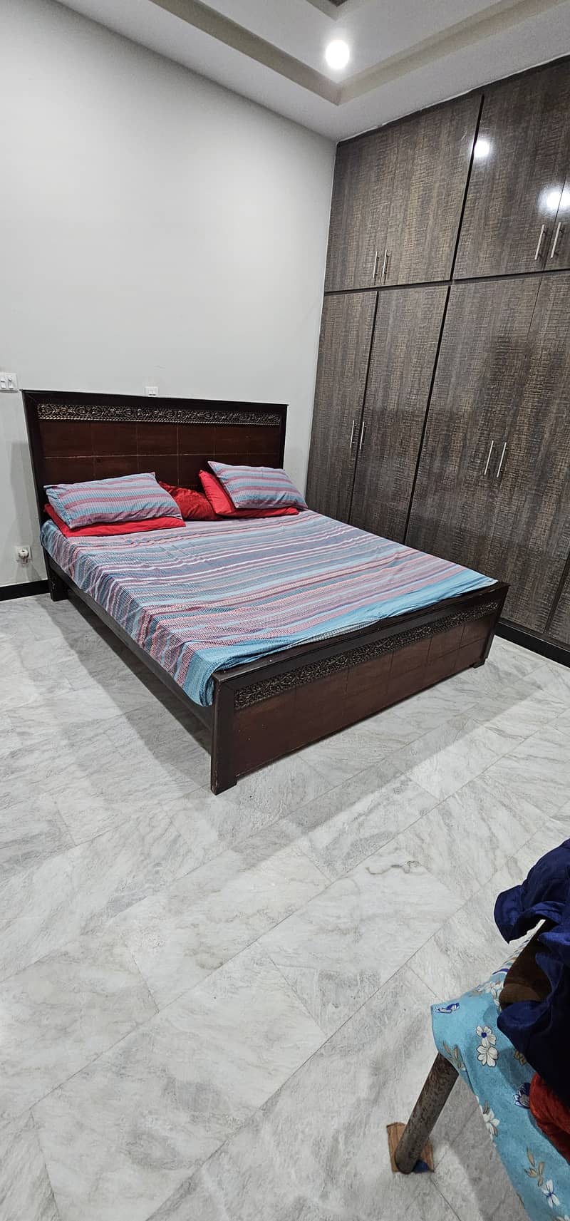 Bed with mattress for sale 4