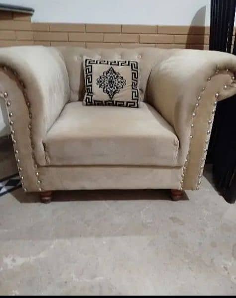 selling my five seater sofa set brand new 2 month used condition 10/8 2