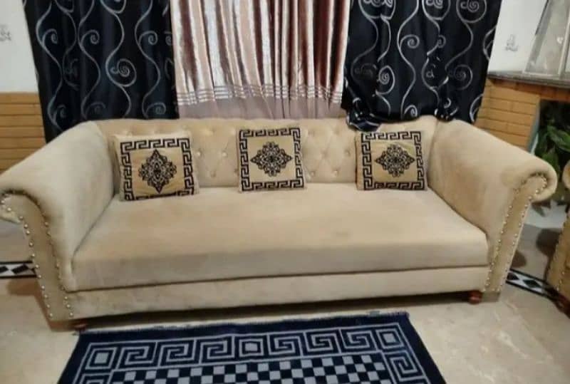 selling my five seater sofa set brand new 2 month used condition 10/8 3