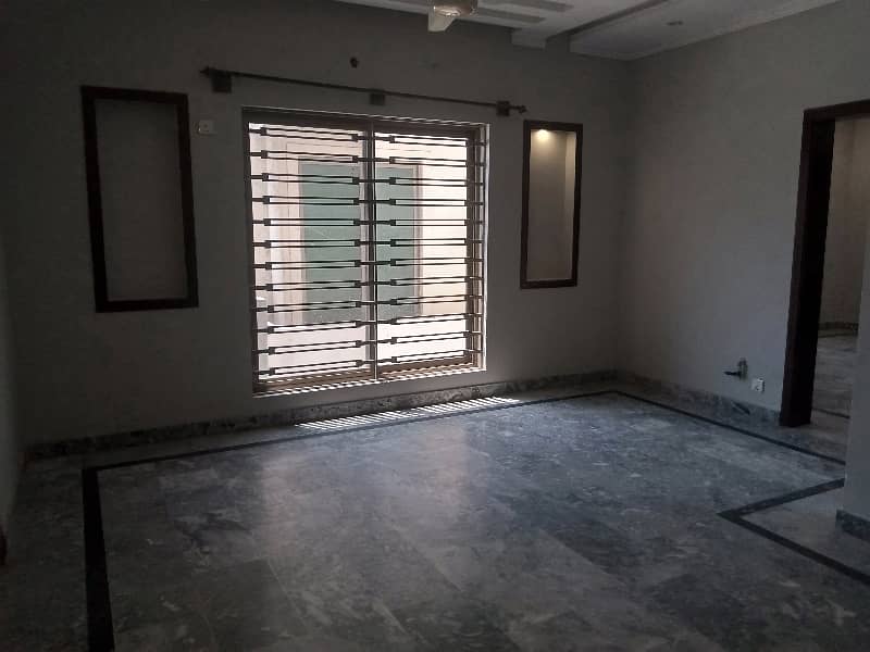 Well maintained 2 bed upper portion for rent 6
