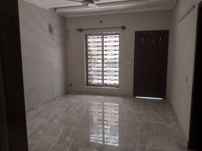 Well maintained 2 bed upper portion for rent 10
