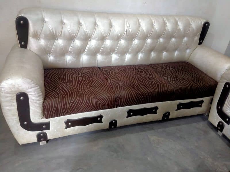 sofa complete set for sale in new condition 1