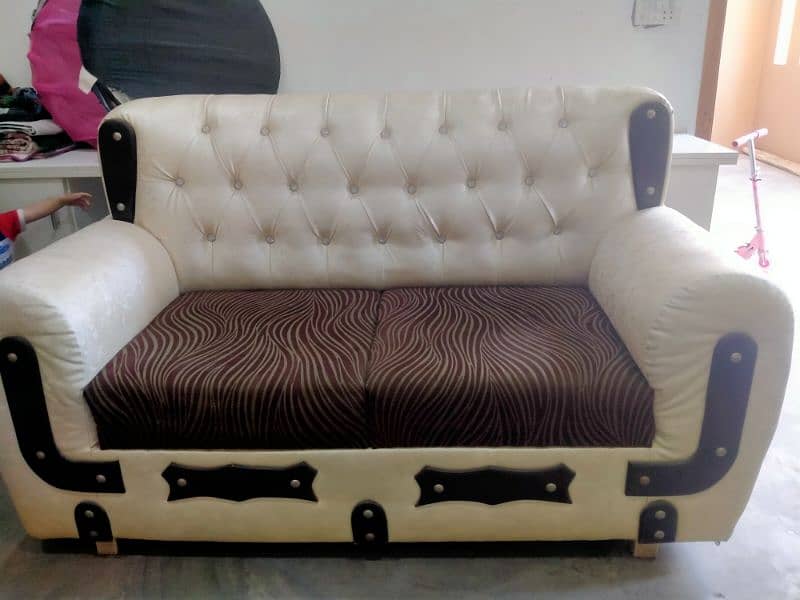 sofa complete set for sale in new condition 2