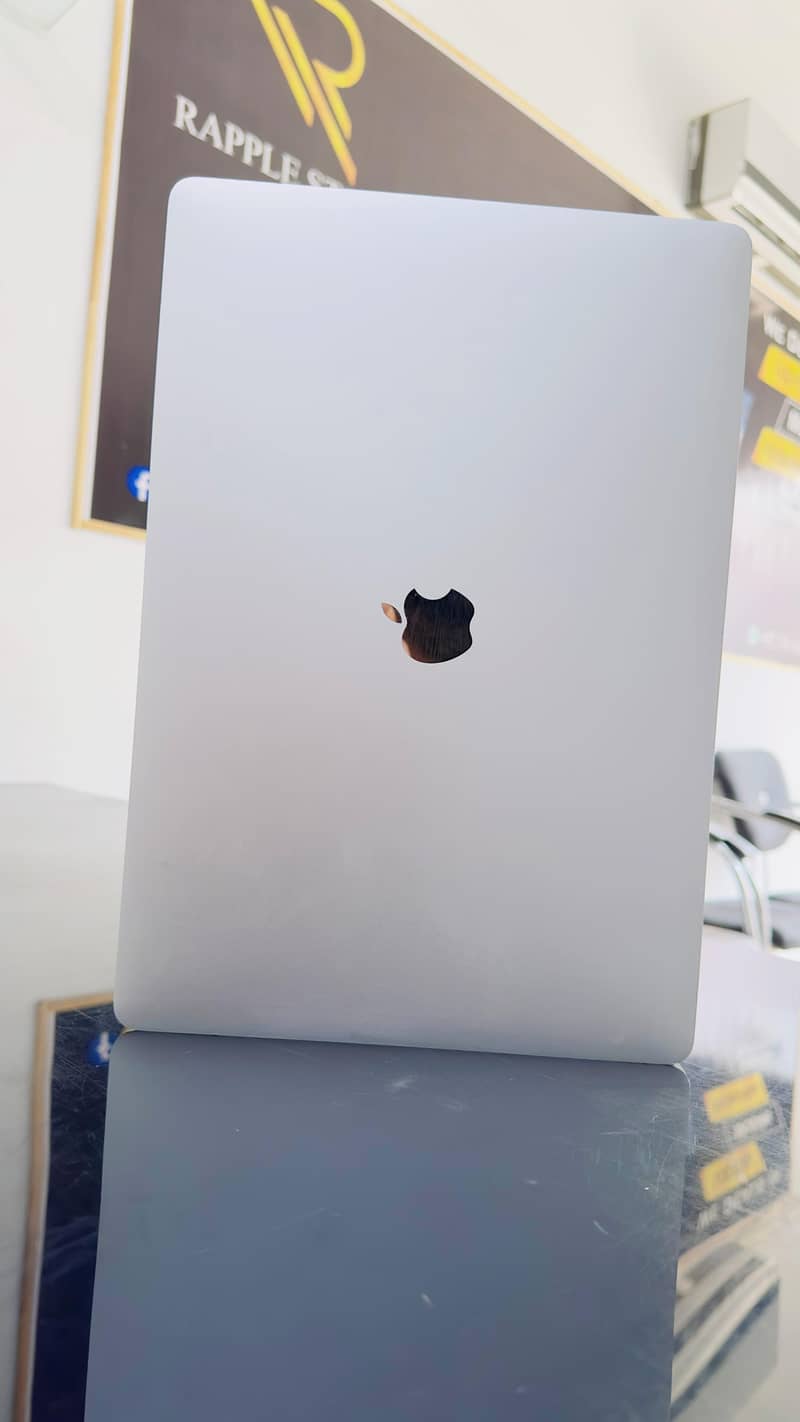 Apple MacBook Pro Ci9 2018 with Box (Cto Model) 4