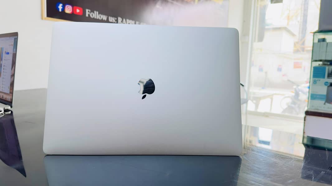 Apple MacBook Pro Ci9 2018 with Box (Cto Model) 6